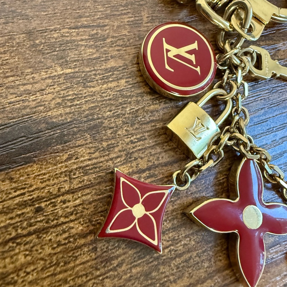 Louis Vuitton Pomme D'Amour Pastilles Key Chain Bag Charm - Picture 3 of 8
